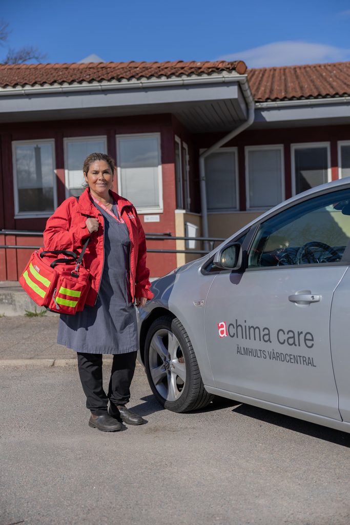 Angelica vid bild stående